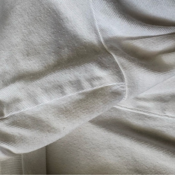 UNIQLO x KAWS sz S White Pocket Tshirt Short Sleeve Red Heart - Picture 9 of 9